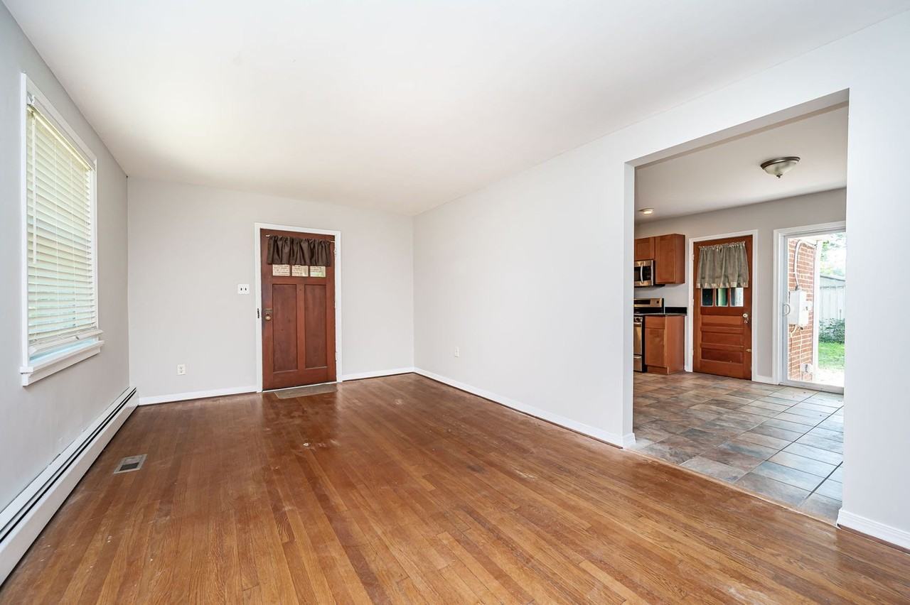 3003 Grant St - Photo 2 of 20