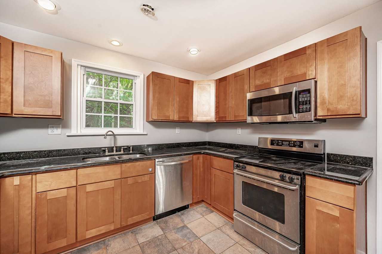 3003 Grant St - Photo 5 of 20