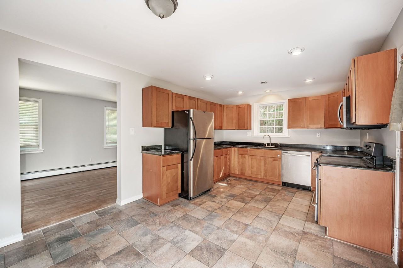 3003 Grant St - Photo 6 of 20