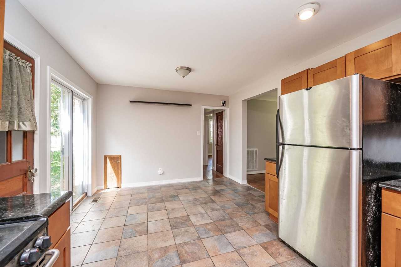 3003 Grant St - Photo 7 of 20