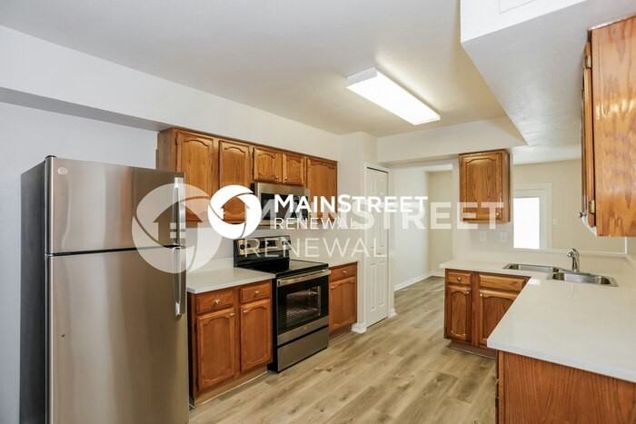 5311 Pocassett Dr - Photo 6 of 15