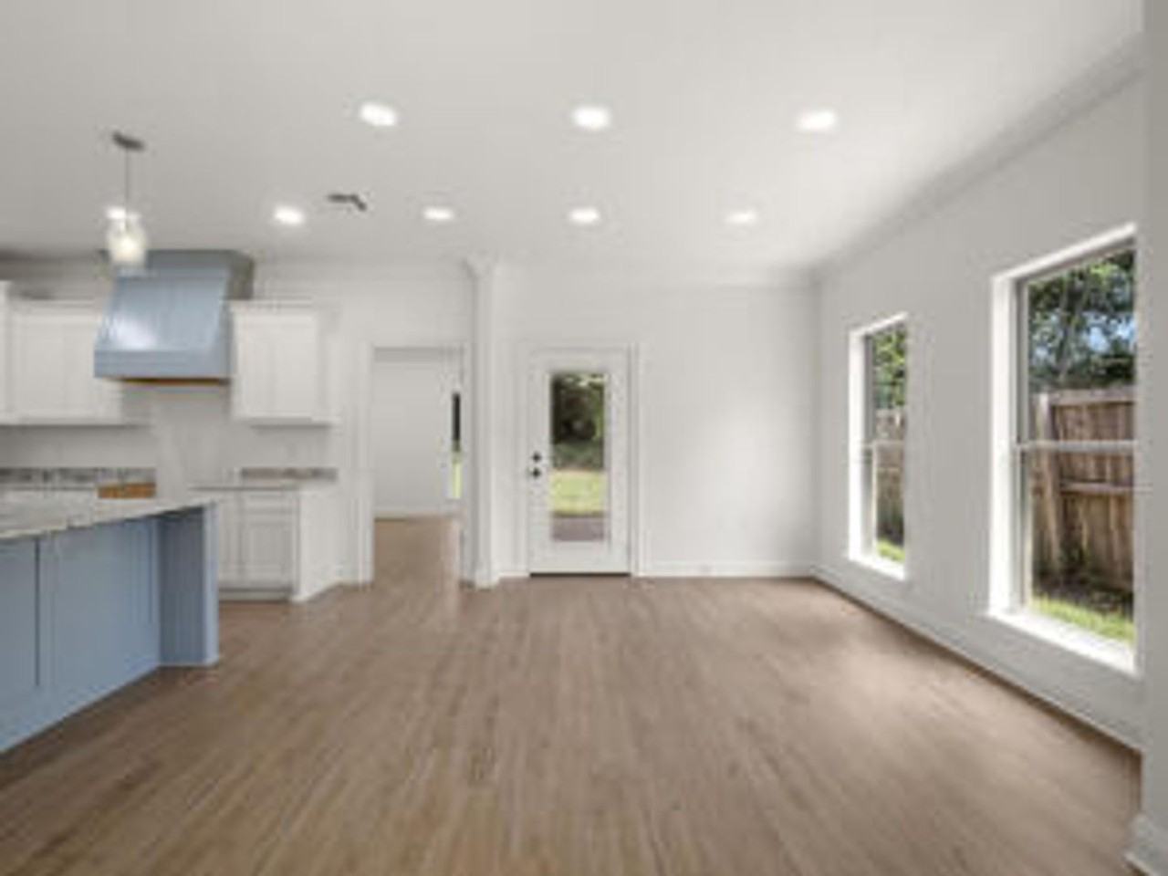 1281 Miller St - Photo 5 of 15