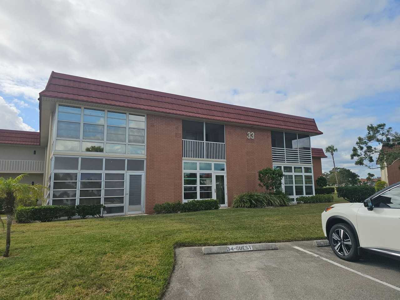 33 Pine Arbor Ln #105