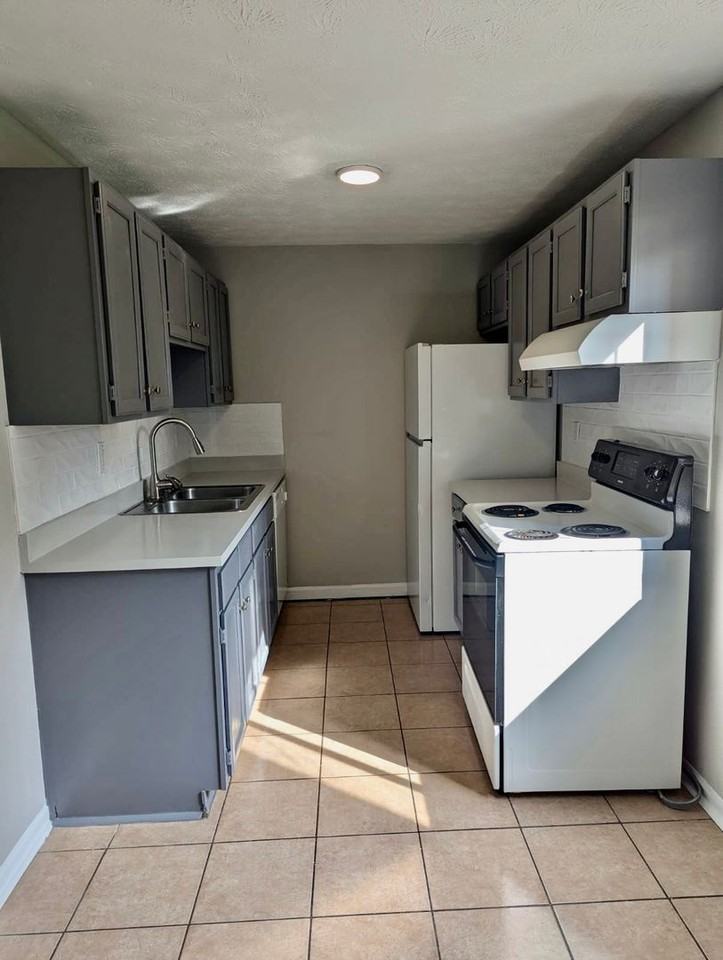 521 S Main St - Photo 3 of 10