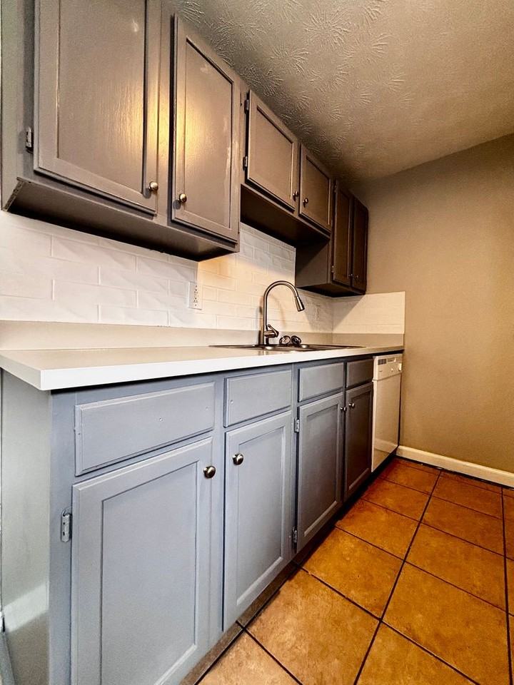 521 S Main St - Photo 4 of 10