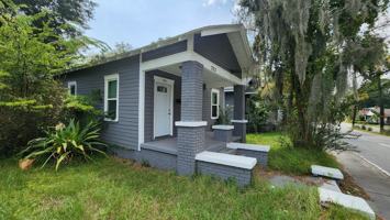 featured image of 723 W Victory Dr