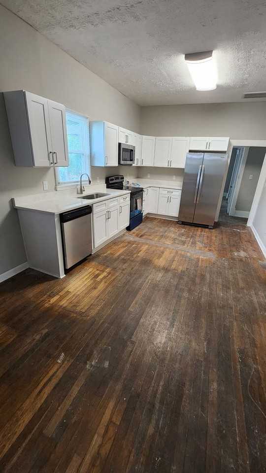 723 W Victory Dr - Photo 2 of 29