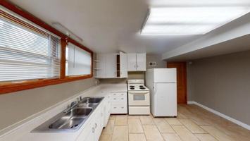 featured image of 1618 1/2 E Avenue E