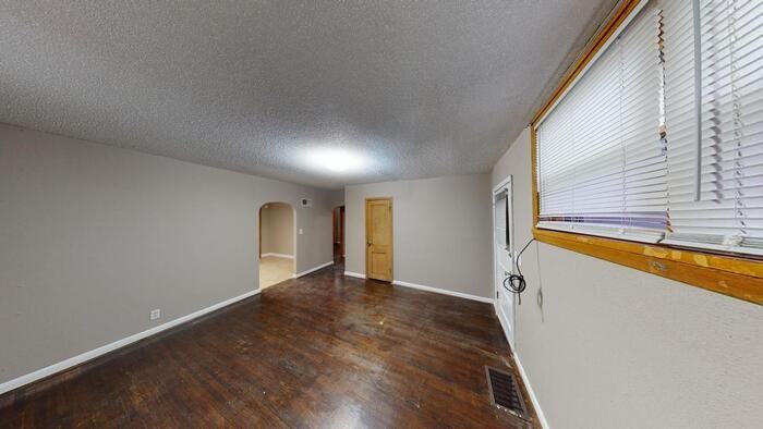 1618 1/2 E Avenue E - Photo 7 of 20