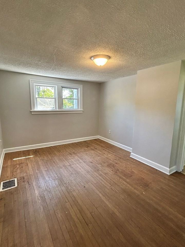 457 Woodland Ave - Photo 3 of 15
