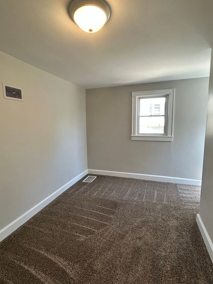 457 Woodland Ave - Photo 5 of 15