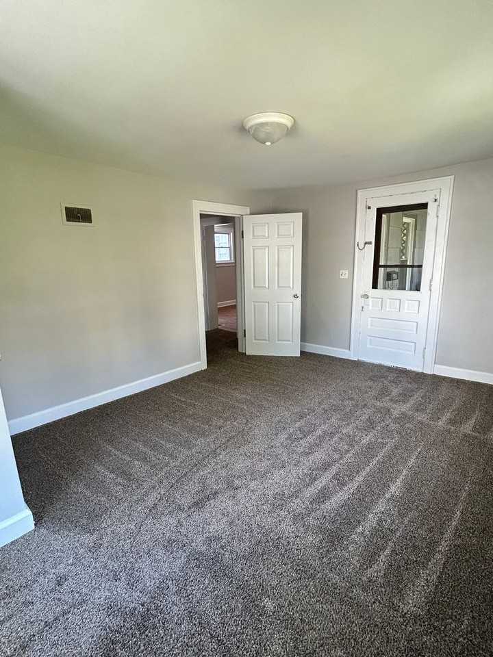 457 Woodland Ave - Photo 6 of 15