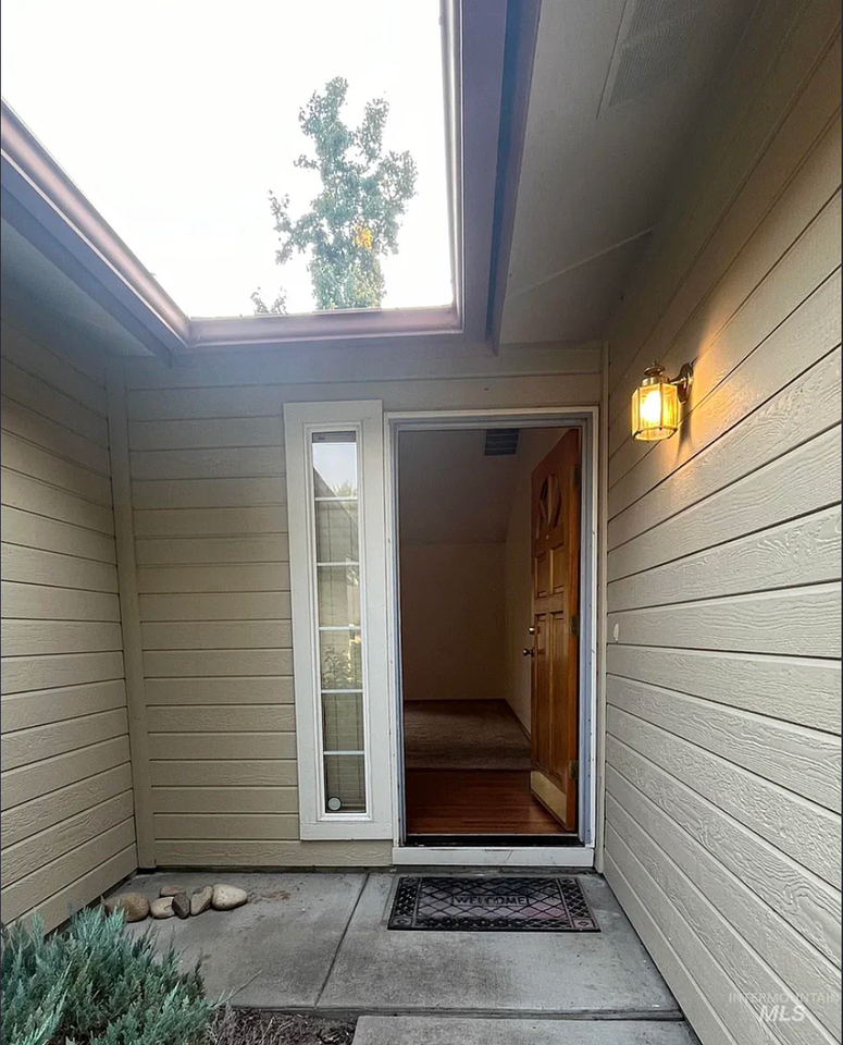 1268 N Jullion Ave - Photo 3 of 37