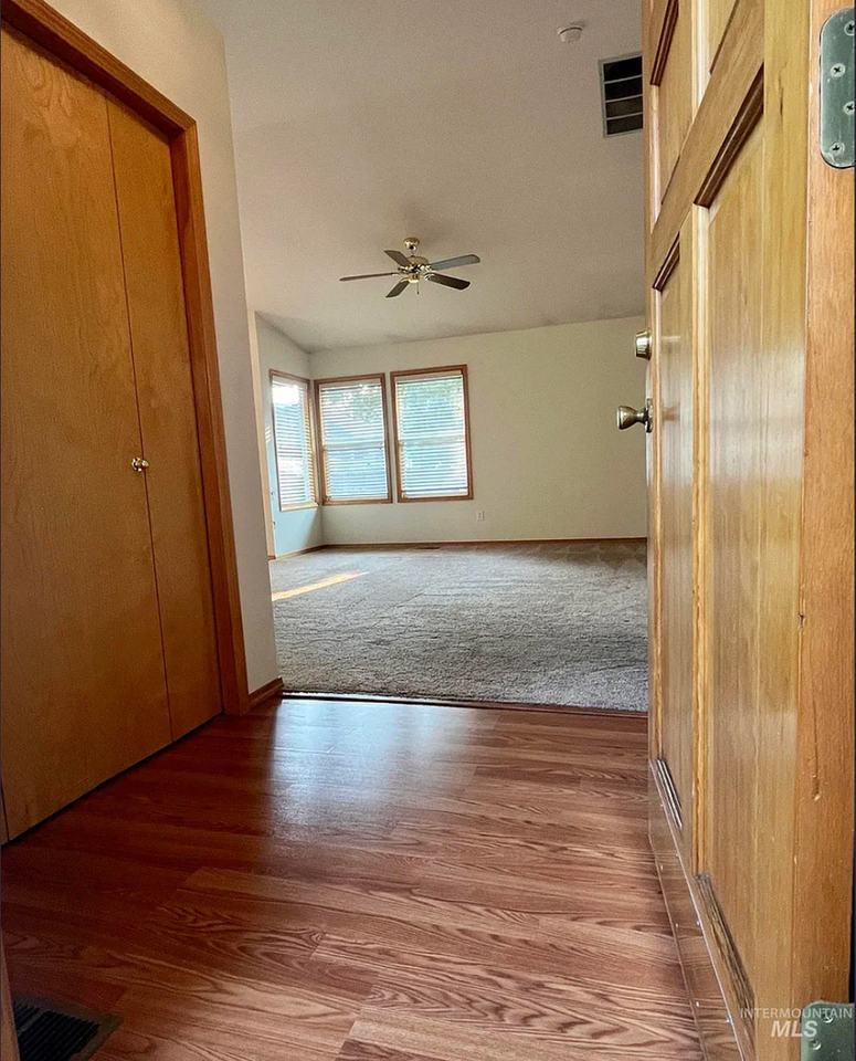 1268 N Jullion Ave - Photo 4 of 37