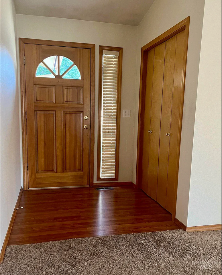 1268 N Jullion Ave - Photo 5 of 37