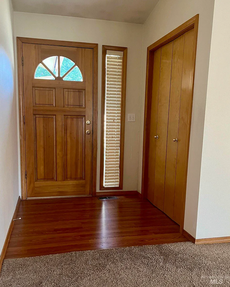 1268 N Jullion Ave - Photo 6 of 37