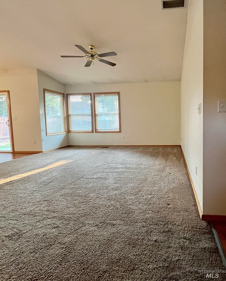 1268 N Jullion Ave - Photo 7 of 37
