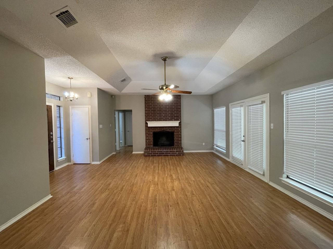 6109 Kingswood Dr - Photo 2 of 11