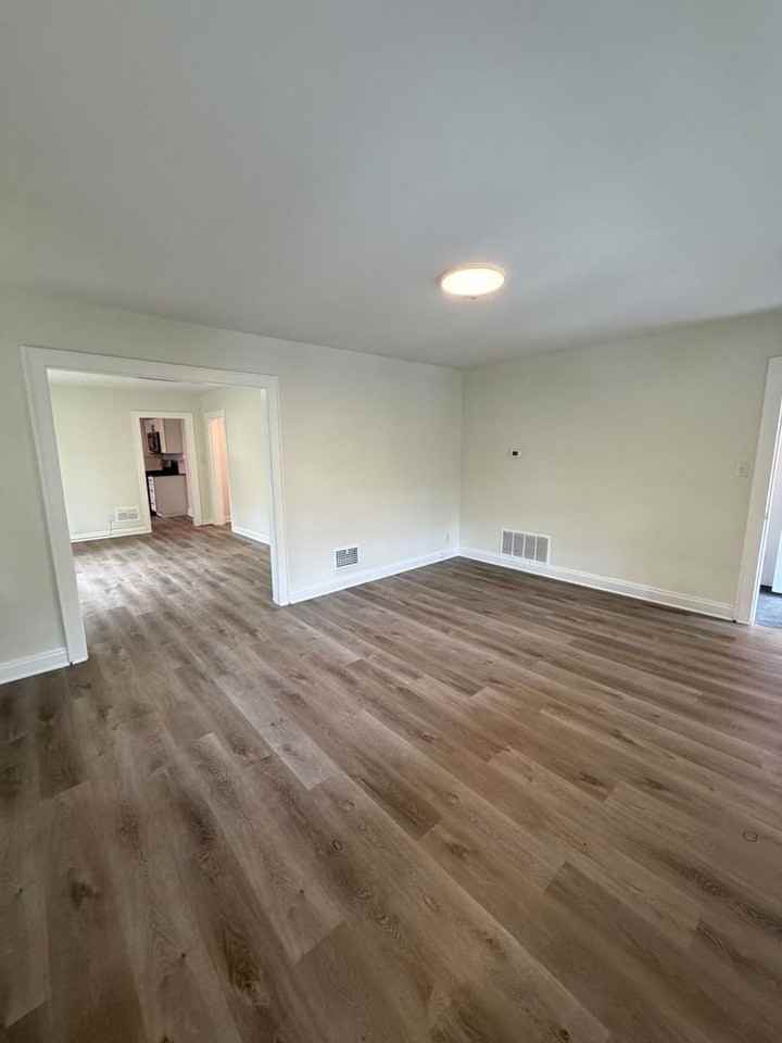 1272 Kent St - Photo 3 of 13