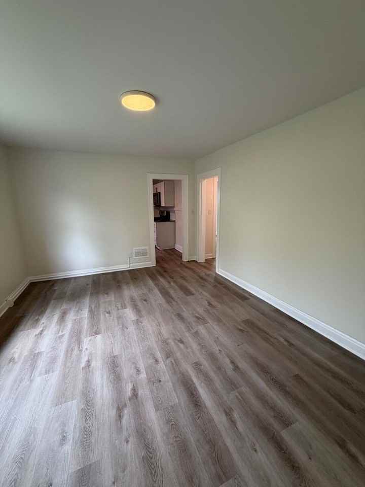 1272 Kent St - Photo 4 of 13