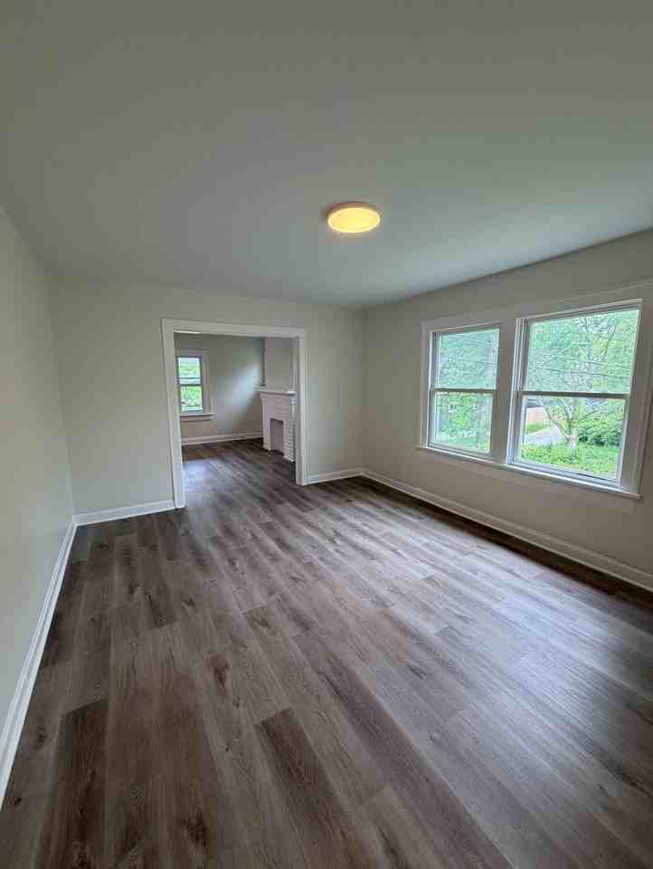 1272 Kent St - Photo 5 of 13