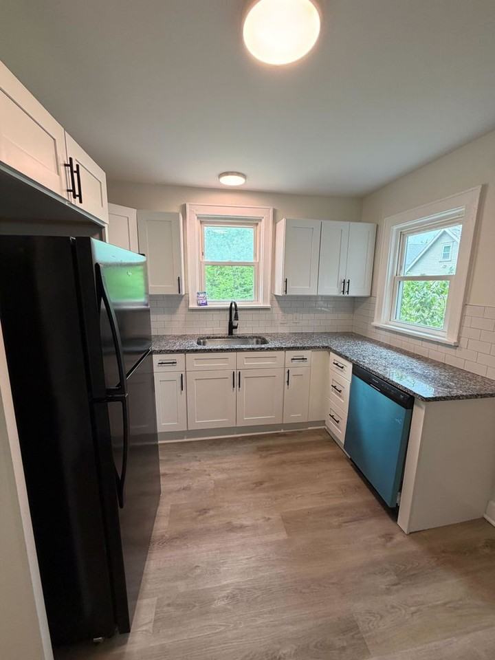 1272 Kent St - Photo 6 of 13