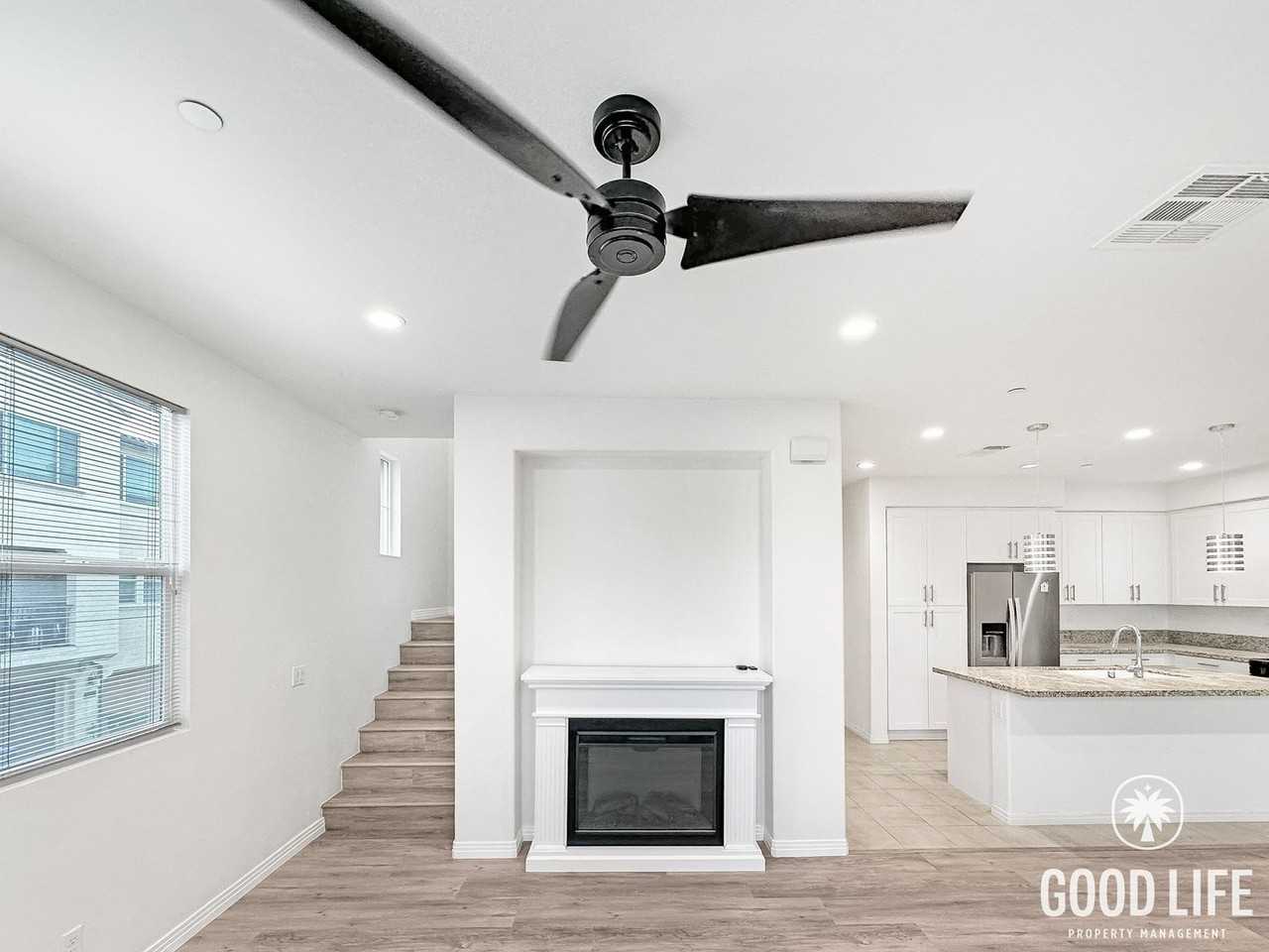 950 E Drapery Ln - Photo 2 of 32