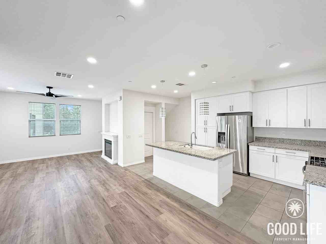 950 E Drapery Ln - Photo 5 of 32