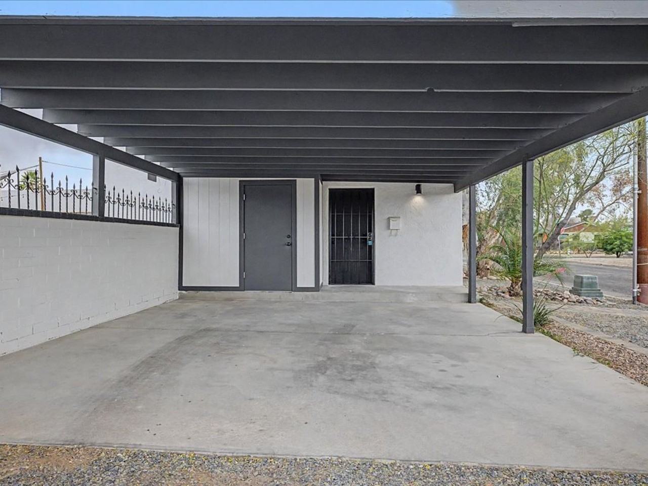 1604 N Forgeus Ave - Photo 2 of 27
