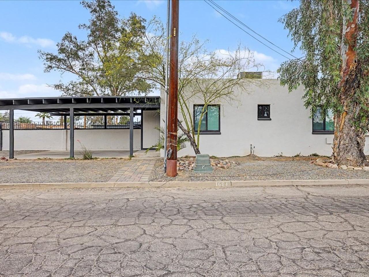 1604 N Forgeus Ave - Photo 3 of 27