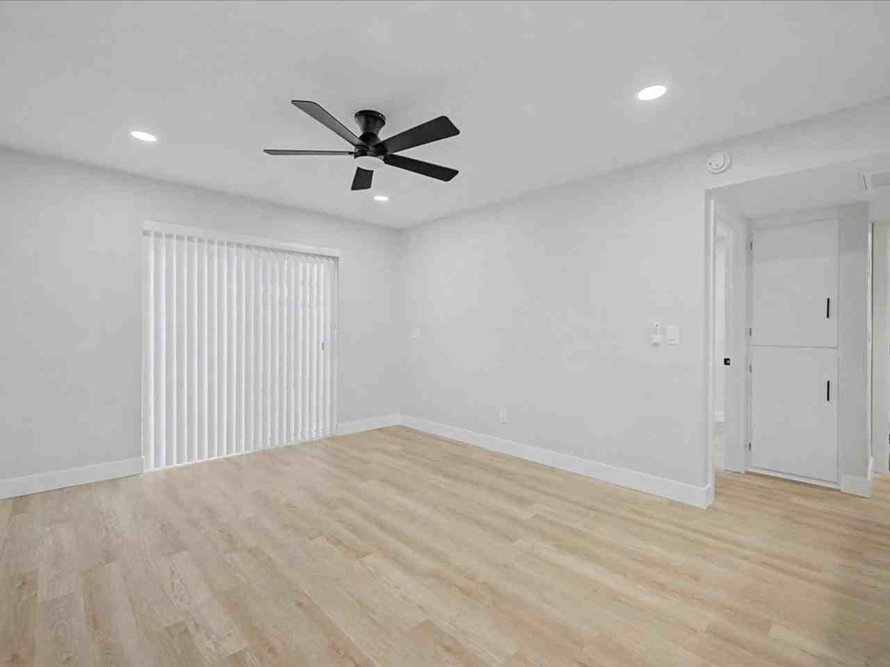 1604 N Forgeus Ave - Photo 4 of 27