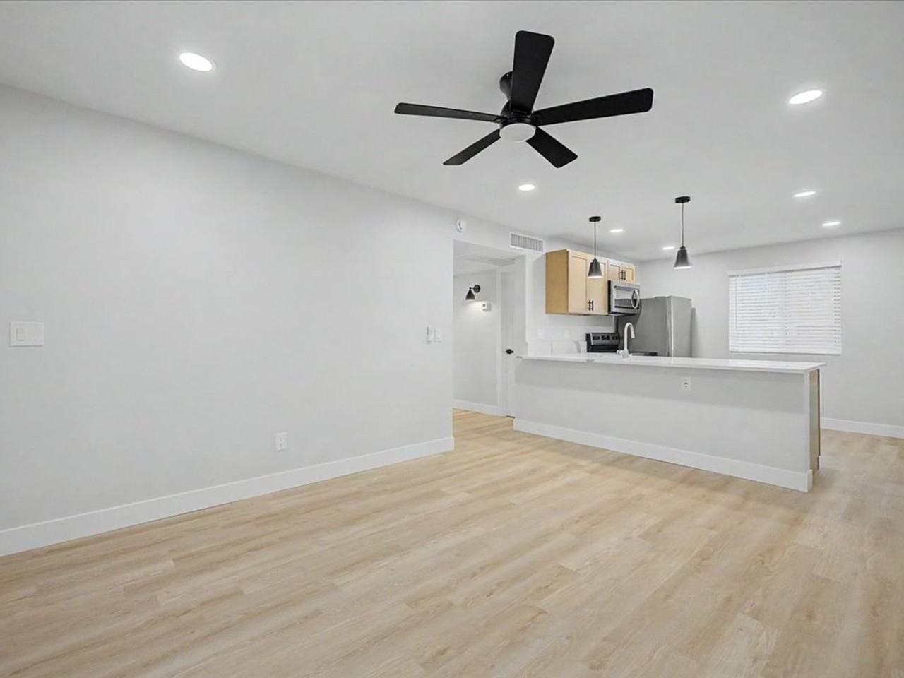 1604 N Forgeus Ave - Photo 5 of 27