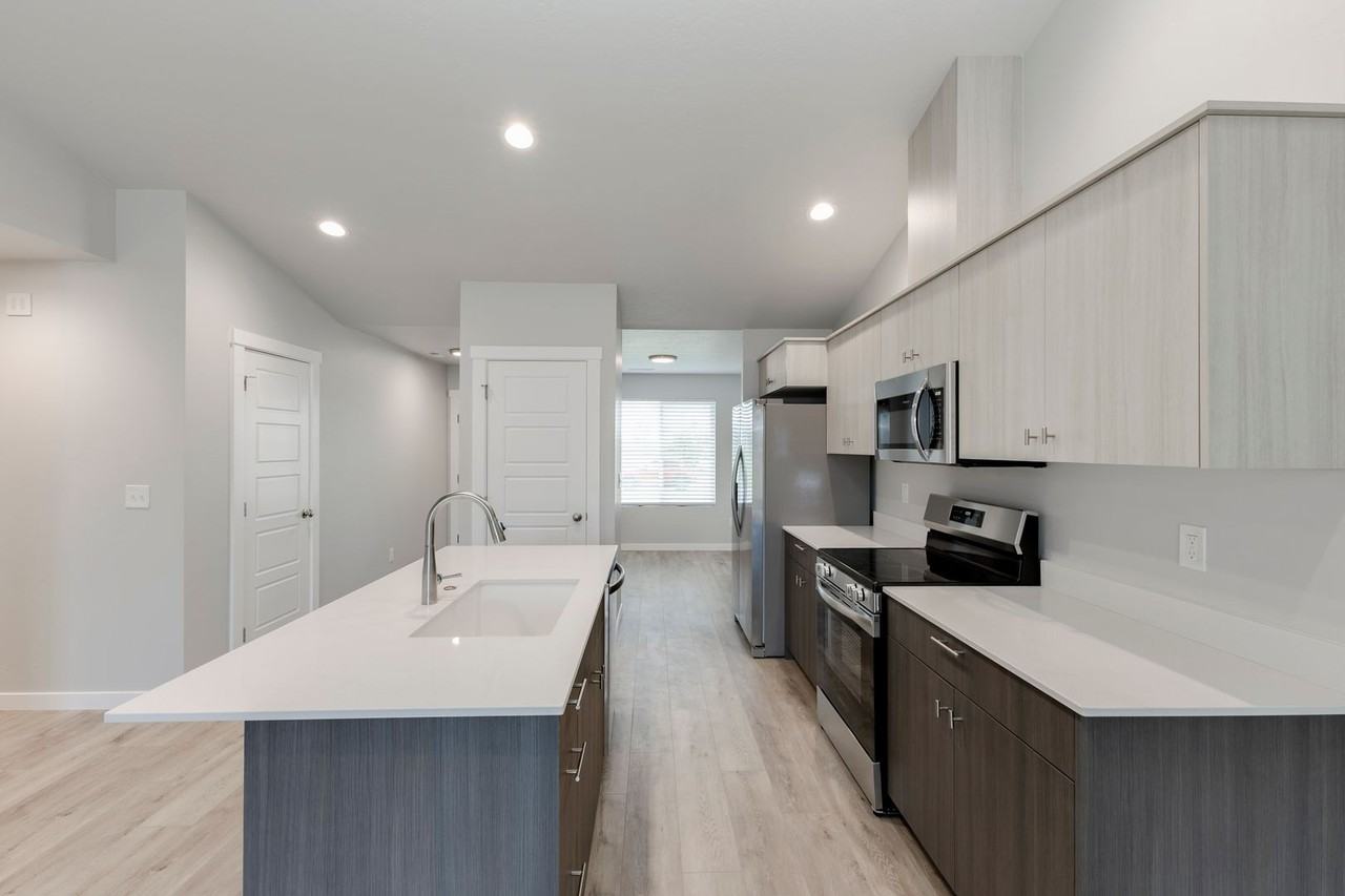 12186 W Cranston St - Photo 5 of 11