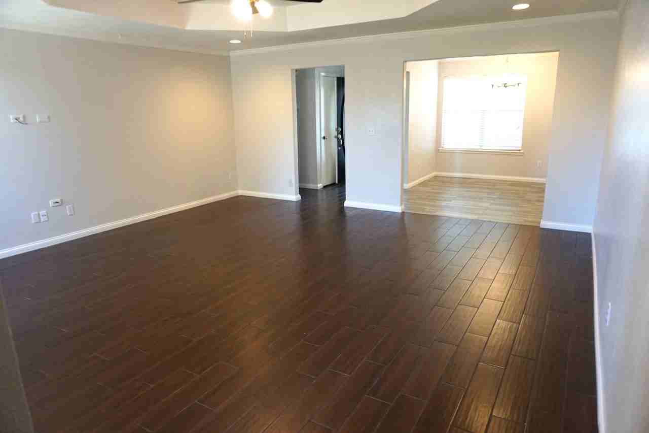 2710 Parkwood Dr - Photo 6 of 20