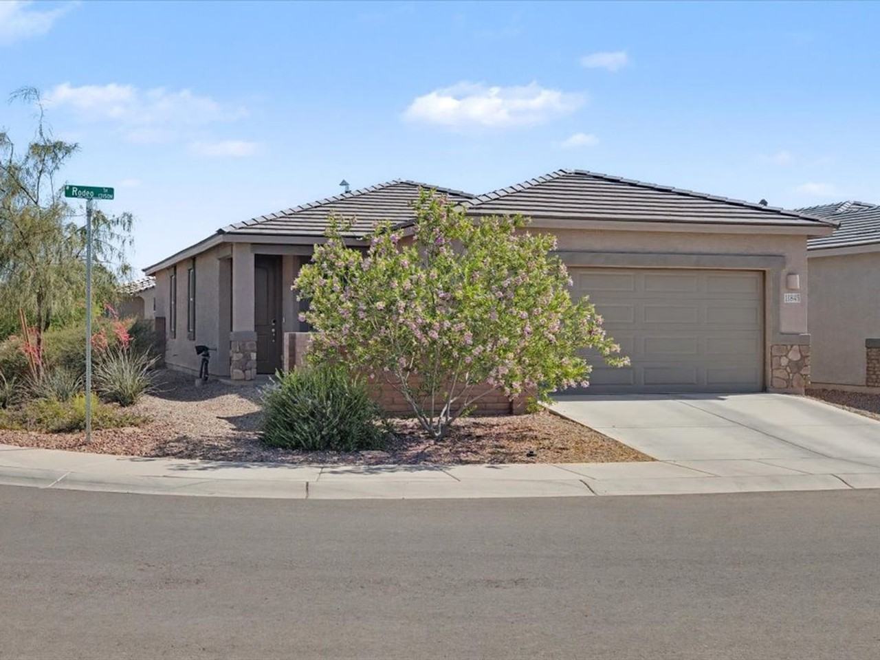 11845 W Rodeo Trl - Photo 2 of 28