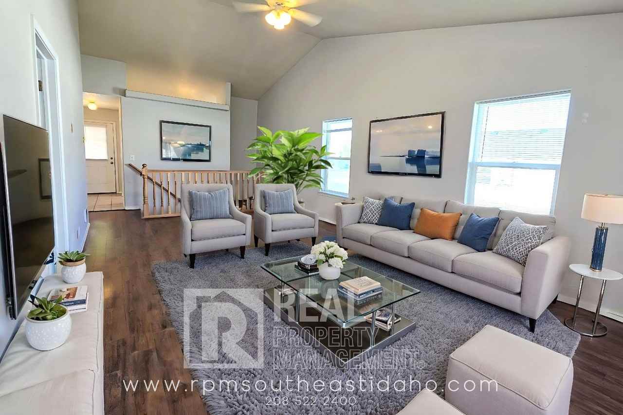 2801 E Chasewood Dr - Photo 3 of 33