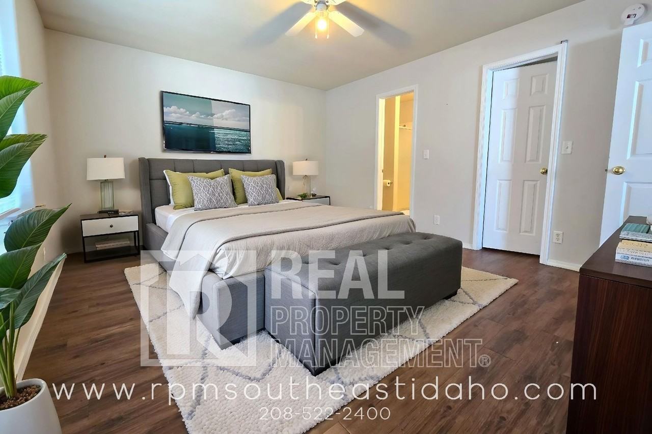 2801 E Chasewood Dr - Photo 4 of 33