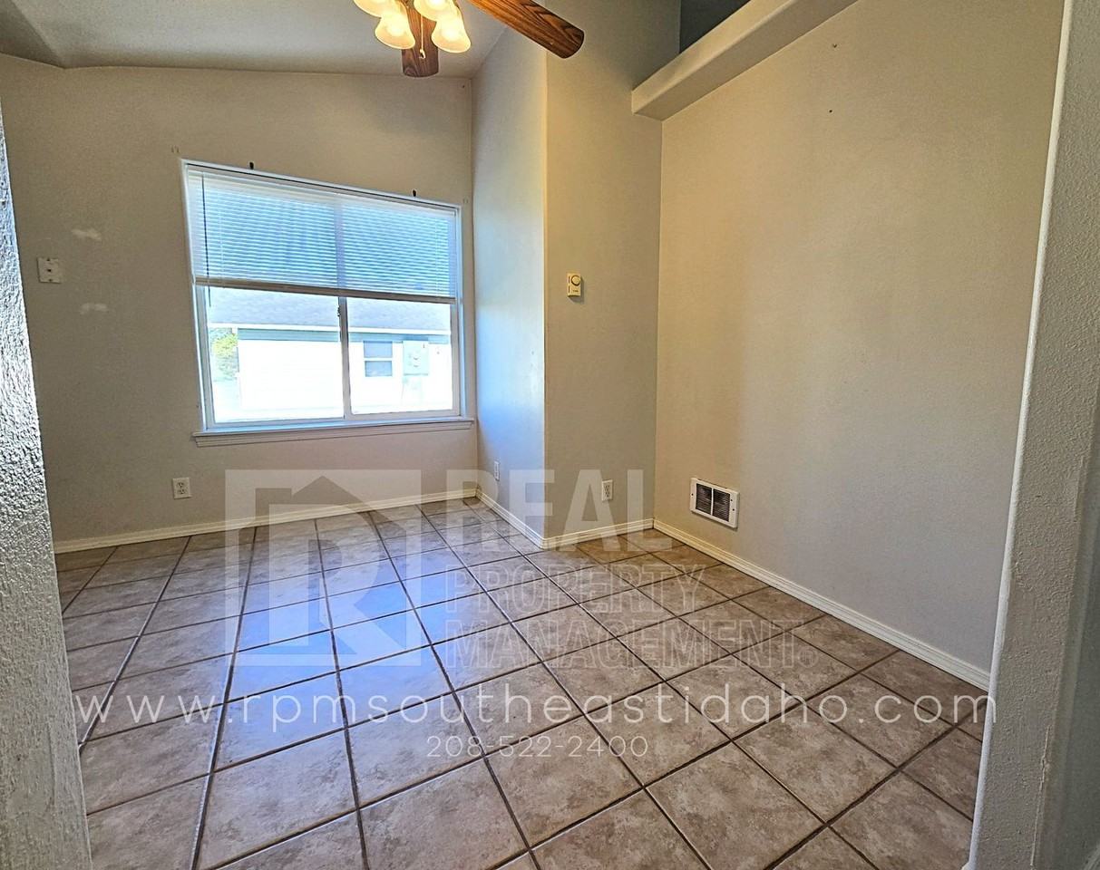2801 E Chasewood Dr - Photo 6 of 33