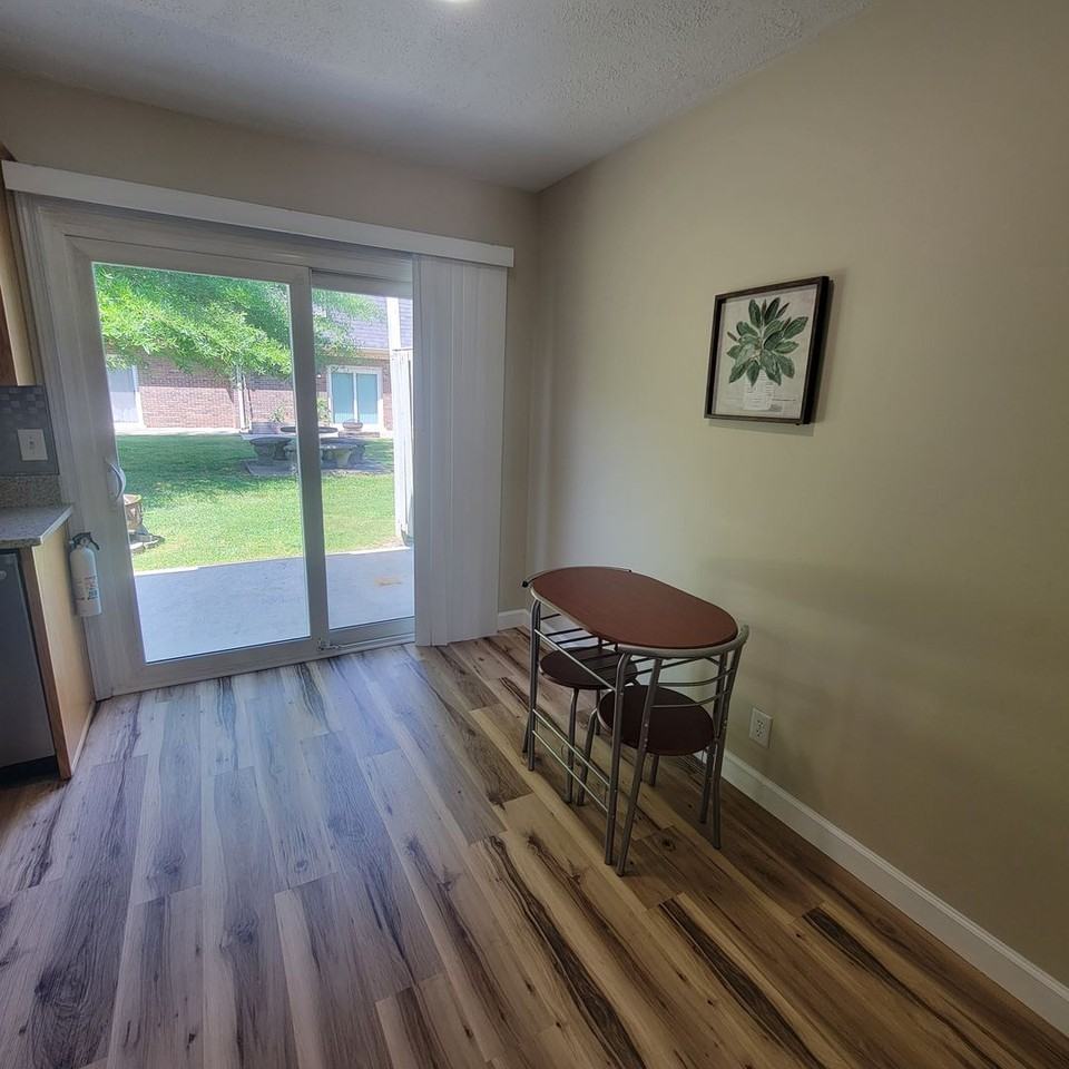 1010 Country Club Rd - Photo 4 of 15