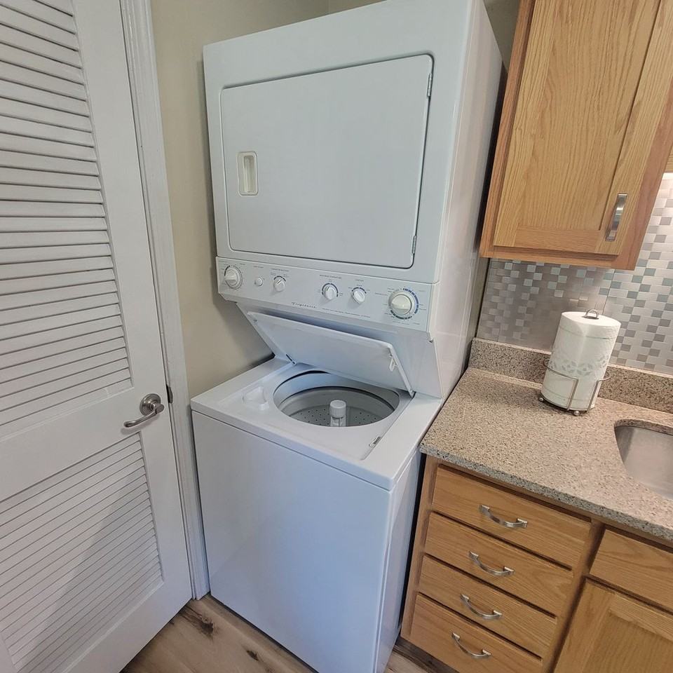 1010 Country Club Rd - Photo 6 of 15