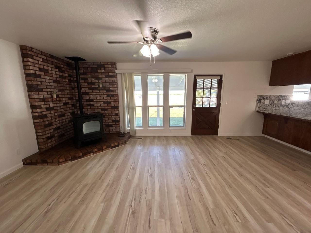 10680 Cleveland Ave - Photo 4 of 41