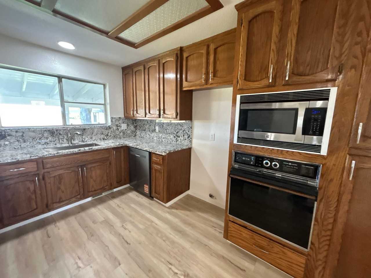 10680 Cleveland Ave - Photo 7 of 41