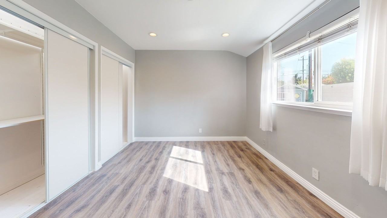 2272 Orangewood Pl - Photo 4 of 14