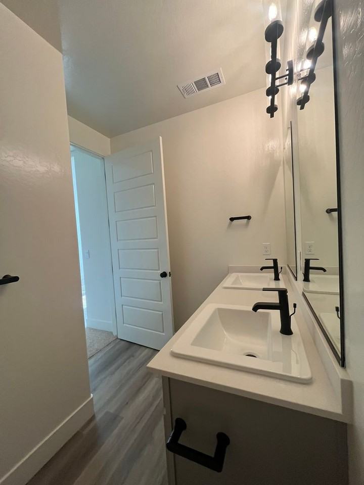 2312 N Kayenta St - Photo 7 of 25