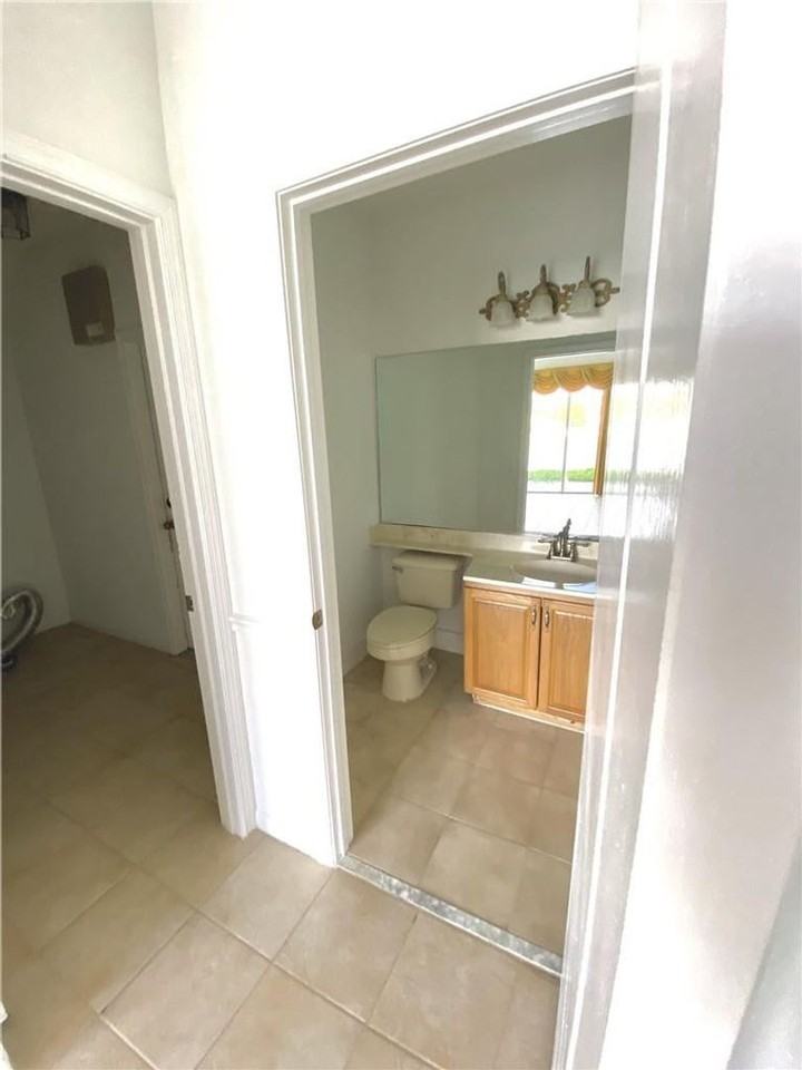 11135 Nw 46th Dr - Photo 4 of 17