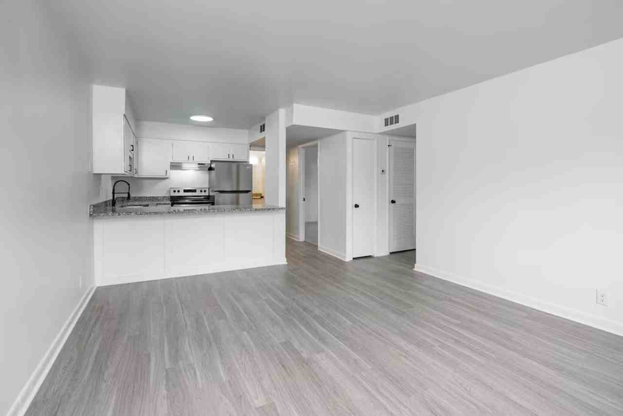 Elmington Park Flats - Photo 6 of 7