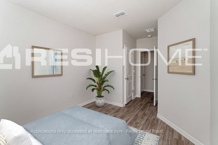 28447 Wave Crest Pl - Photo 7 of 18