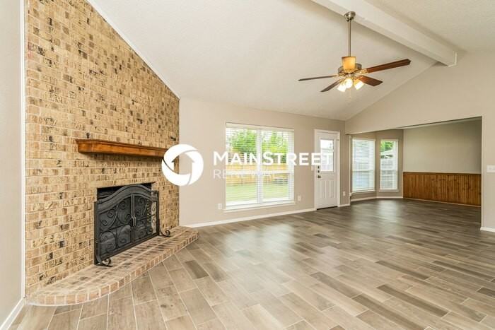 724 Kensington Ln - Photo 3 of 16