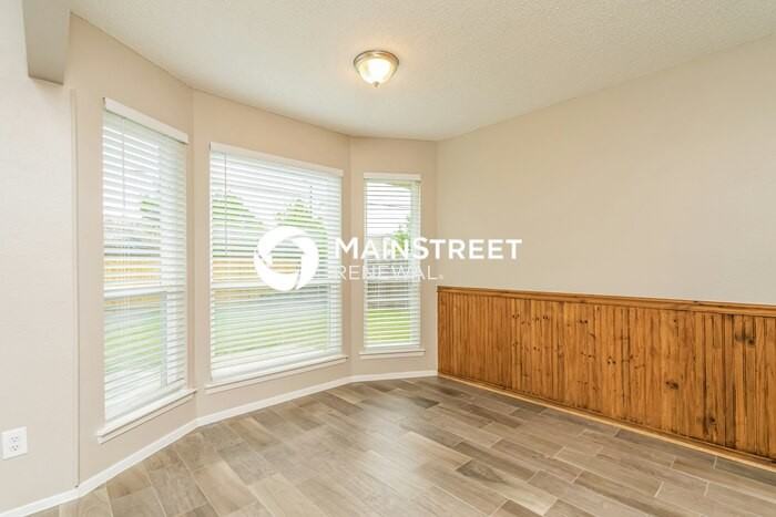 724 Kensington Ln - Photo 5 of 16