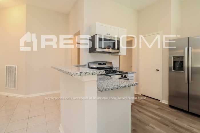7866 Sawmill Trl - Photo 6 of 24